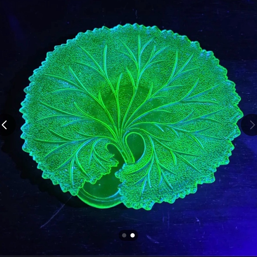 INDIANA Glass Green Uranium Pebble Leaf “Twiggy” Salad Plate 8.5" Vintage